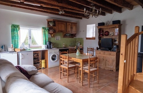 Bourbriac Casa | Charming Breton farmhouse. Hiking, beach 30 minutes away. Ideal for families.