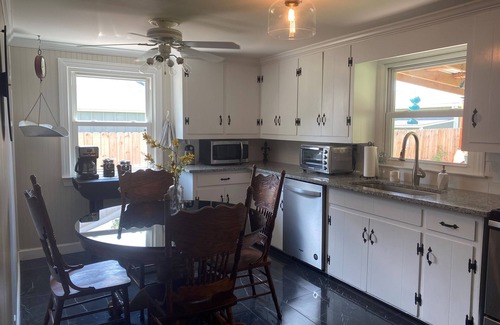 Franklin Cabaña | Charming brick home near Historic Downtown Franklin