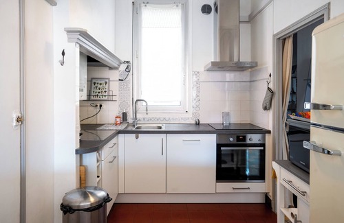 Saint-Martin Apartamento | Charming, bright apartment near town center.