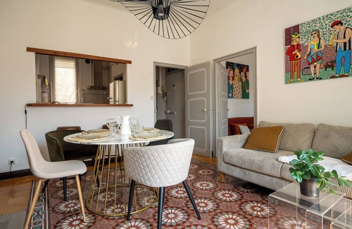 Saint-Martin Apartamento | Charming, bright apartment near town center.