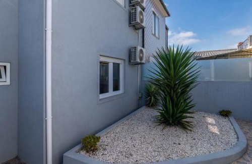 Paranhos Casa | Charming Bright House w/Garden by HostWise