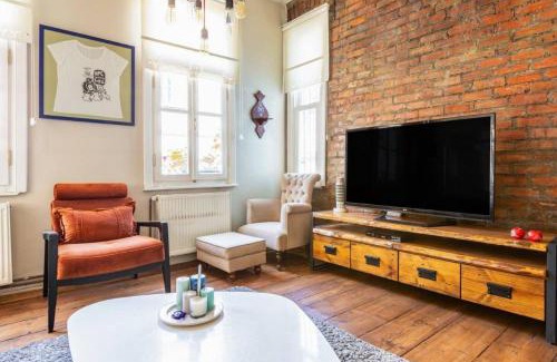 Balat Casa | Charming Bright Rustic 2bd2bath Balat Pad! #349