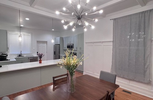 Grand Boulevard Casa | Charming Bronzeville Oasis