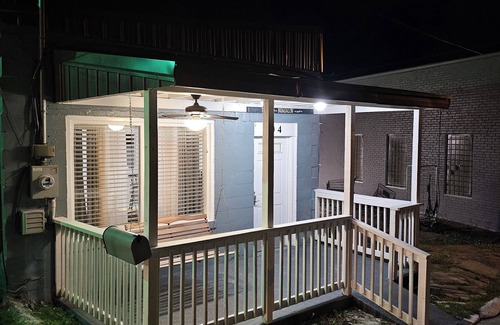 Logan Casa | Charming Bungalow 2 bedroom house in wonderful Logan with fitness room.