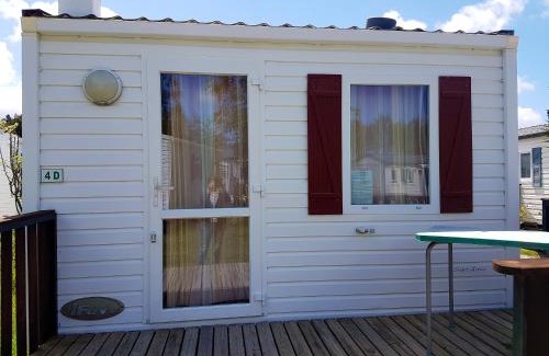 Burinhosa Casa | Charming Bungalow in Pataias, 18 m² with Shared Pool.