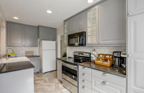 Southeastern Sacramento Casa | Charming Bungalow in Quiet Tahoe Park Neighborhood