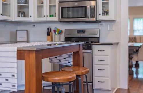 Mahncke Park Casa | Charming Bungalow Near Riverwalk, Zoo & The Pearl