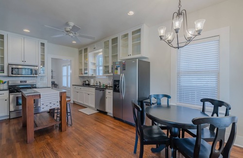 Mahncke Park Casa | Charming Bungalow Near Riverwalk, Zoo & The Pearl