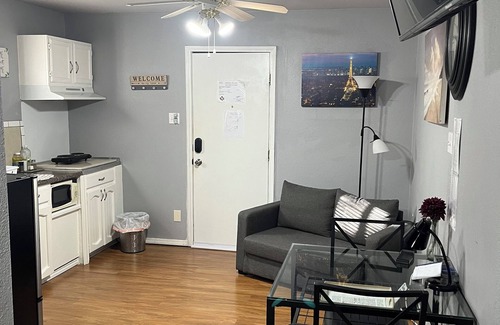 Heritage Casa | Charming bungalow near Sea World - Lackland AFB