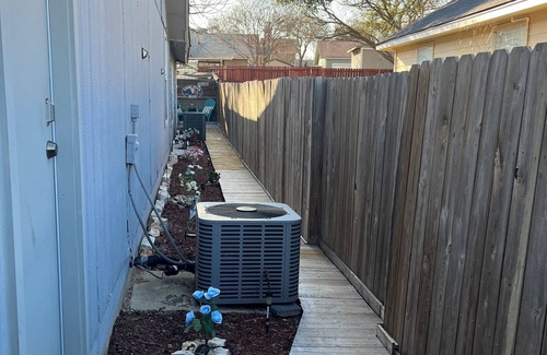 Heritage Casa | Charming bungalow near Sea World - Lackland AFB