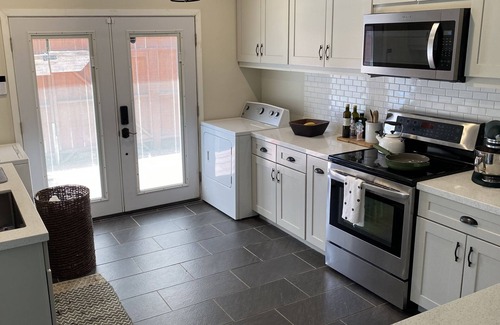 Modesto Casa | Charming Bungalow on Magnolia Avenue