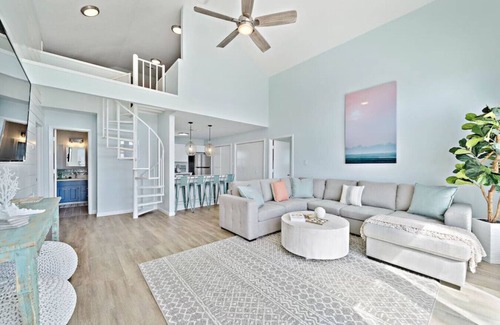 Isla Del Sol Casa | Charming Bungalow Steps from the Beach w/ Fire Pit