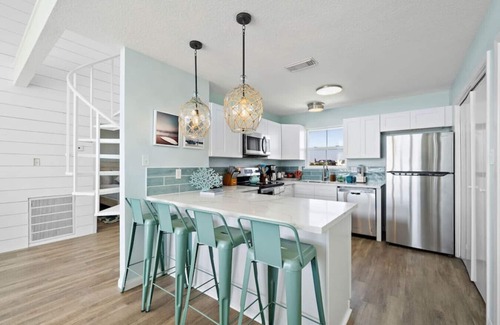 Isla Del Sol Casa | Charming Bungalow Steps from the Beach w/ Fire Pit
