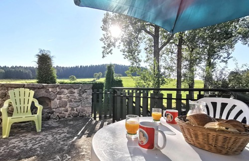 Saint-Romain-Lachalm Cabaña | Encantadora casa en Saint-Romain-Lachalm con terraza y cerca de Dunières