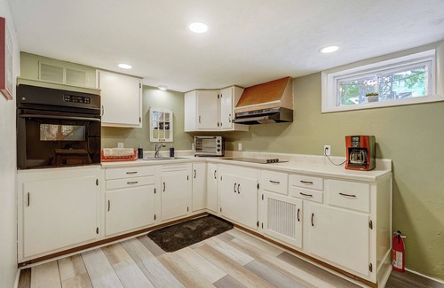 Cascade Casa | Charming Creekside 2BR/2BA/Kitchen @ Pikes Peak