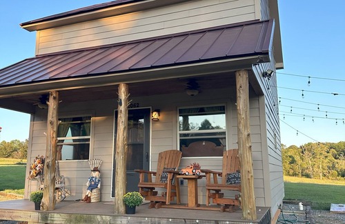 Hamptonville Cabina | Charming cabin-2 bedrooms, overlooking ponds in wine country, next to Amish