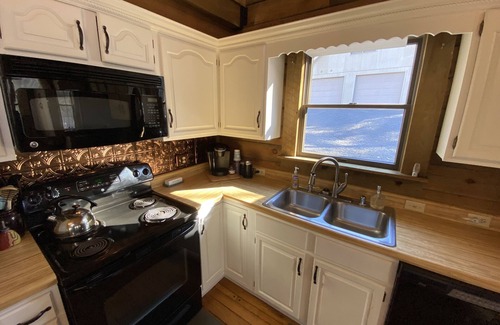 Mount Jackson Casa | Charming cabin at Bryce Resort. Includes ski passes for 6.