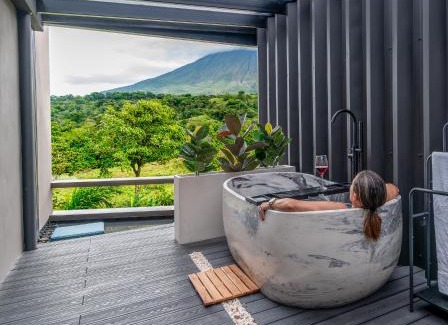 Arenal Hot Springs Casa | Charming Cabin In La Fortuna Whot Tub Brand New!