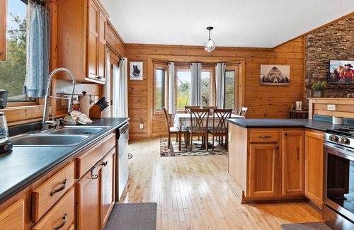 Boone Cabina | Charming Cabin in Quaint Community