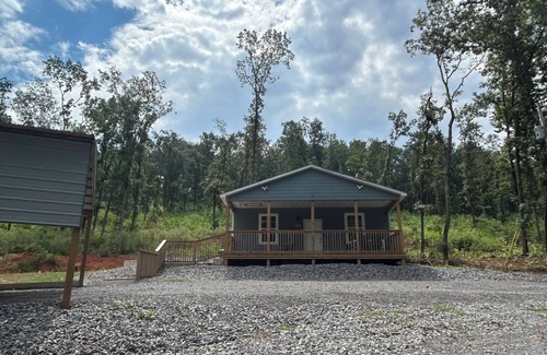 Scottsboro Cabina | Charming Cabin in Scottsboro AL