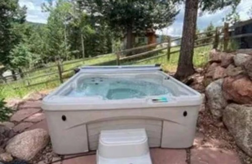 Woodland Park Cabina | Charming cabin in delightful Woodland Park with WiFi