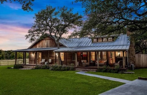 Leander Cabina | Amazing Hill Country Experience, Cabin on 14 Acres