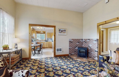 Crooked River Ranch Casa | Charming cabin on Long Hollow Ranch, dog friendly, w/ WiFi, AC, access to trails