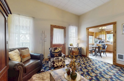 Crooked River Ranch Casa | Charming cabin on Long Hollow Ranch, dog friendly, w/ WiFi, AC, access to trails