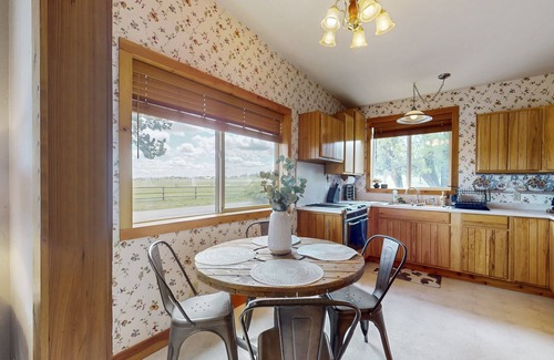 Crooked River Ranch Casa | Charming cabin on Long Hollow Ranch, dog friendly, w/ WiFi, AC, access to trails