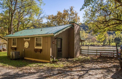 Draper Cabina | Acogedora, Frente al hogar en el nuevo río - Onida