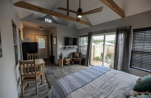 Wimberley Casa | Charming Cabin Rental with a Private Hot Tub near Canyon Lake, Texas