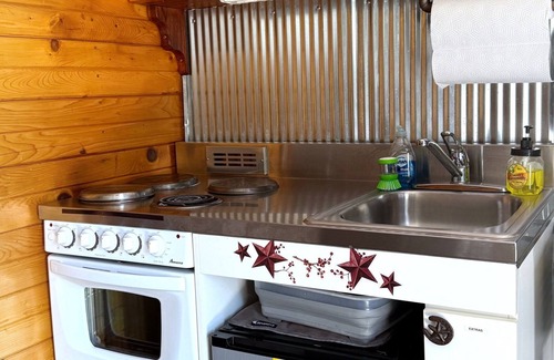 Hermosa Cabina | Charming Cabin with AC, heating, hot tub, and WiF, Park Pass in Hermosa