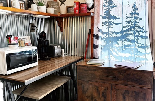 Hermosa Cabina | Charming Cabin with AC, heating, hot tub, and WiF, Park Pass in Hermosa