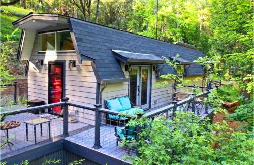 Placerville Casa | Charming cabin with private creek