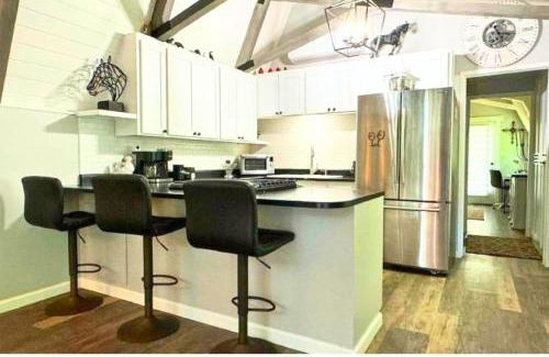 Placerville Casa | Charming cabin with private creek