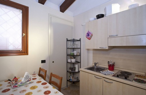 Dorsoduro Apartamento | Vista al canal con Encanto.