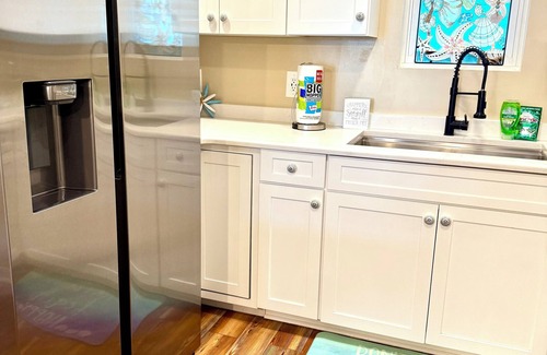 Midtown Ocean City Casa | Charming Canal Water View Townhome with Outdoor Pool, WiFi & AC in Ocean City