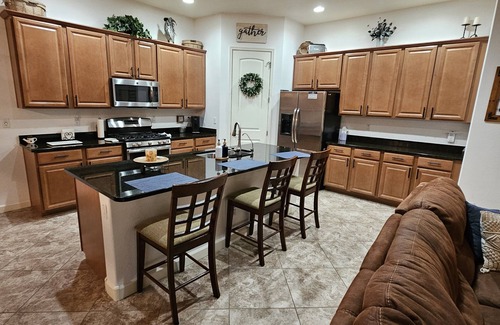 Sossaman Estates Casa | Charming Canary 3-bedroom home in Queen Creek.. Hot tub, private.