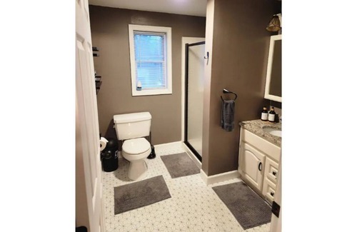 Galeville Casa | Charming cape cod close to it all!