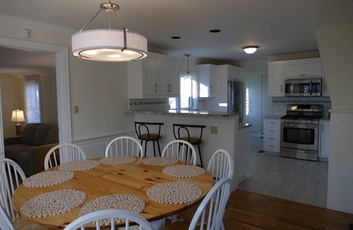 Hyannis Casa | Encantadora Cape House, recientemente renovada, a pie de playas, Hyannis Harbor, y más.