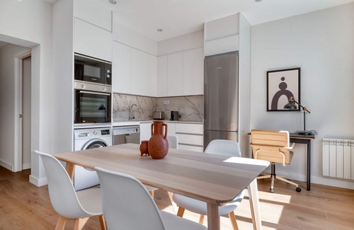 Castellana Apartamento | Charming Castellana 2BR w/ Doorman, nr Museum, by Blueground