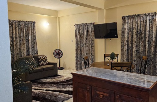 Brighton Apartamento | Charming Castle Berry 1-bedroom apartment unit 206 with WiFi, AC in Brighton