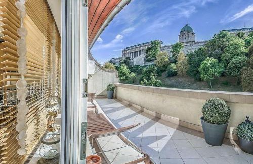 Budavar Apartamento | Charming Castle View Suite With Giant Balcony