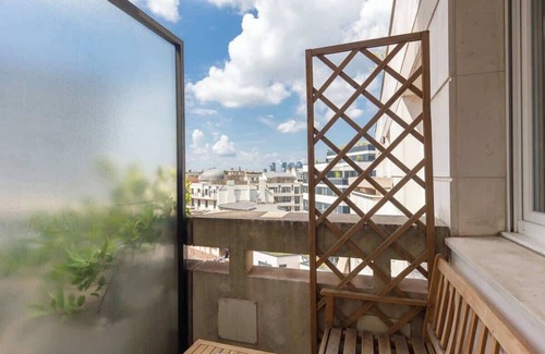 Levallois-Perret Apartamento | Charming central apartment with Balcony and City View