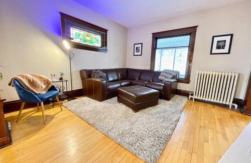 Longfellow Apartamento | Charming Centrally Located Duplex with Parking