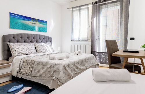 Marghera Cama Y Desayuno | Charming Centrally Located 2-Bedroom Apartment in Venice, Mestre , Italy