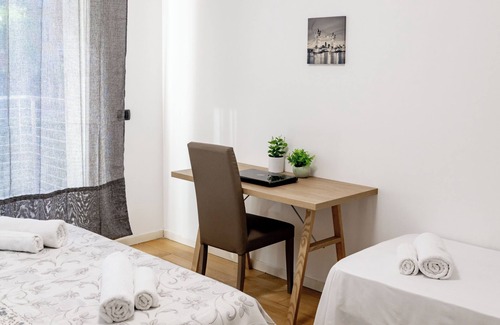 Marghera Cama Y Desayuno | Charming Centrally Located 2-Bedroom Apartment in Venice, Mestre , Italy