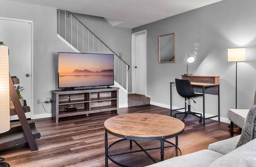 Bakersfield Condominio | Charming & centrally located in Downtown!