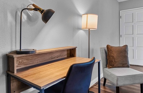 Bakersfield Condominio | Charming & centrally located in Downtown!