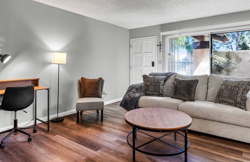 Bakersfield Condominio | Charming & centrally located in Downtown!